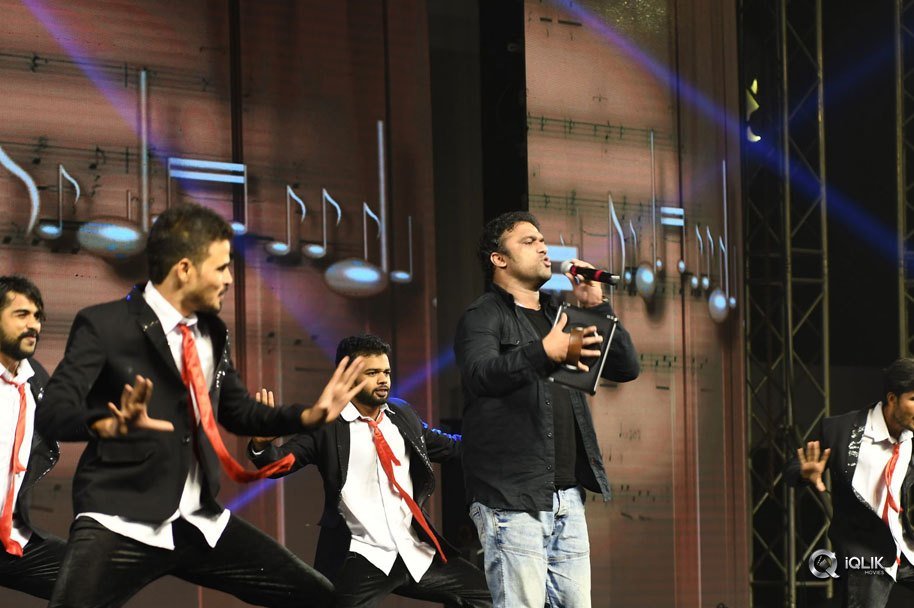 Vunnadhi-Okate-Zindagi-Movie-Audio-Launch